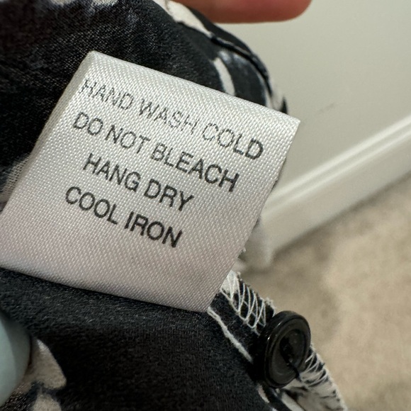 Nicola women’s small snakeskin blouse - Picture 8 of 8